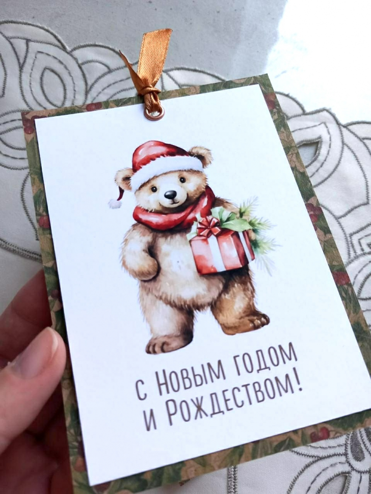 Дизайнерская открытка с люверсом и лентой 10x15: С Новым годом и Рождеством! /зайчик/