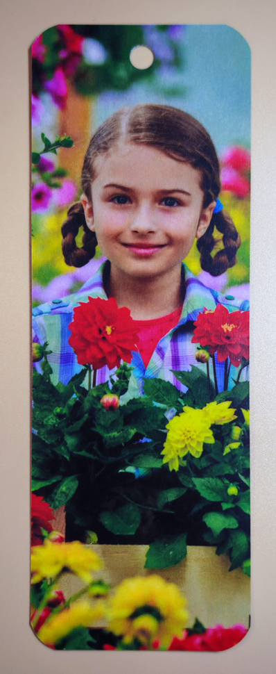 Закладка двусторонняя «Ибо так возлюбил Бог мир» /девочка и цветы/