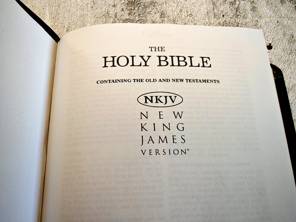 Уценка! HOLY BIBLE. New King James Version. Pocket Edition. Библия Короля Иакова на английском языке. Новая версия, карманное издание, словарь, карты, закладка, слова Иисуса выделены красным /155х115/