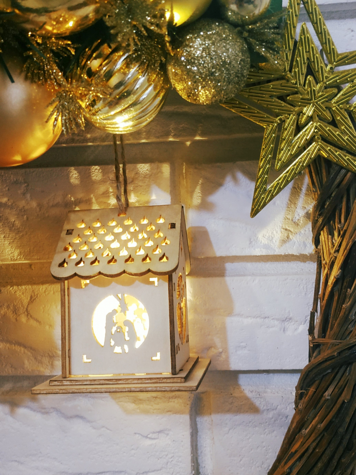 РОЖДЕСТВЕНСКИЙ ВЕНОК "Фонарик" /золотой/