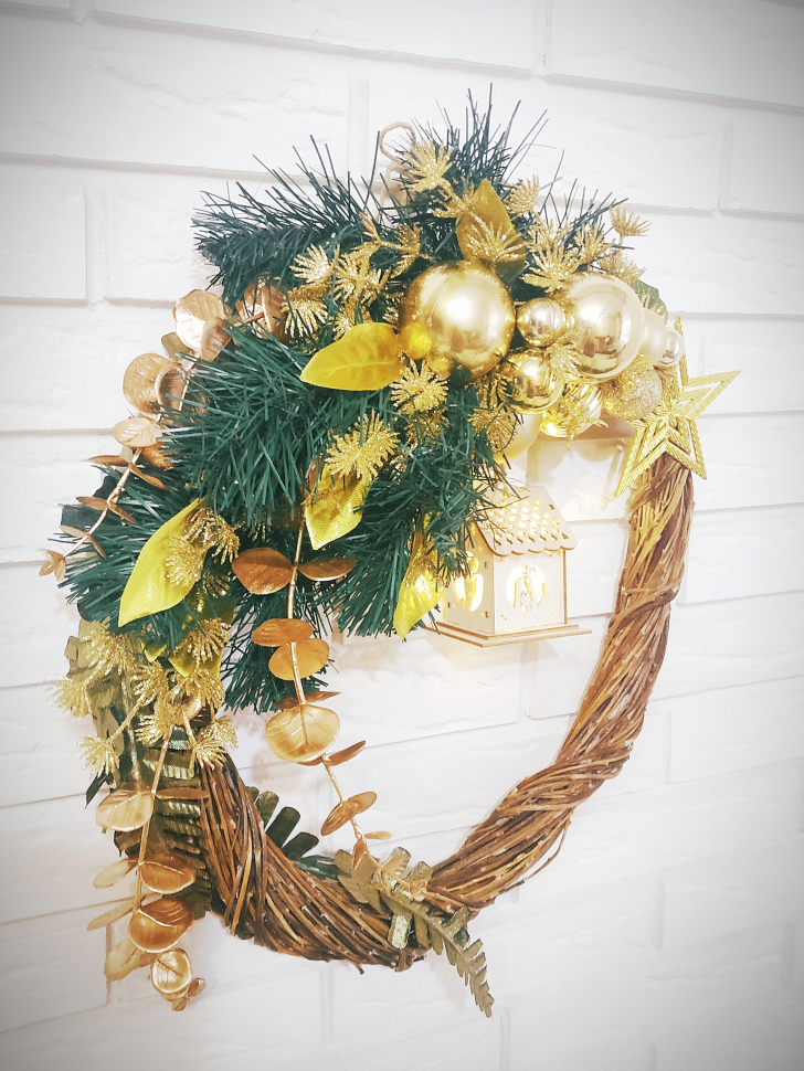 РОЖДЕСТВЕНСКИЙ ВЕНОК "Фонарик" /золотой/
