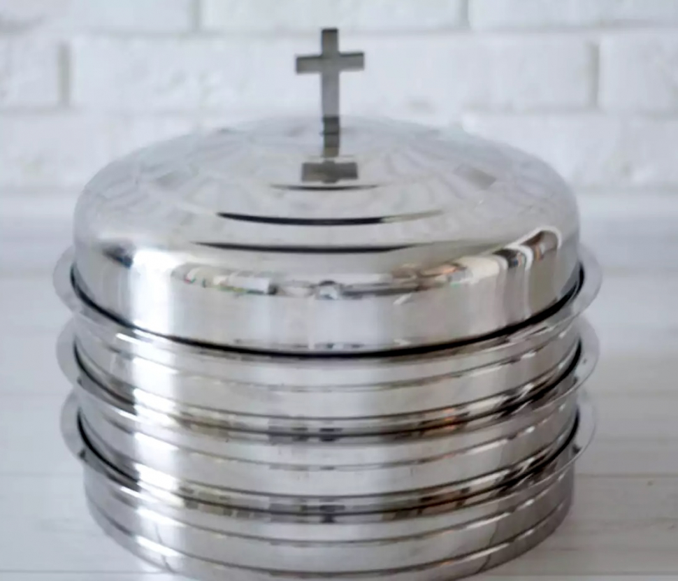 БОЛЬШОЙ НАБОР ДЛЯ ПРИЧАСТИЯ: 3 подноса + крышка с крестом /216 стаканчиков/