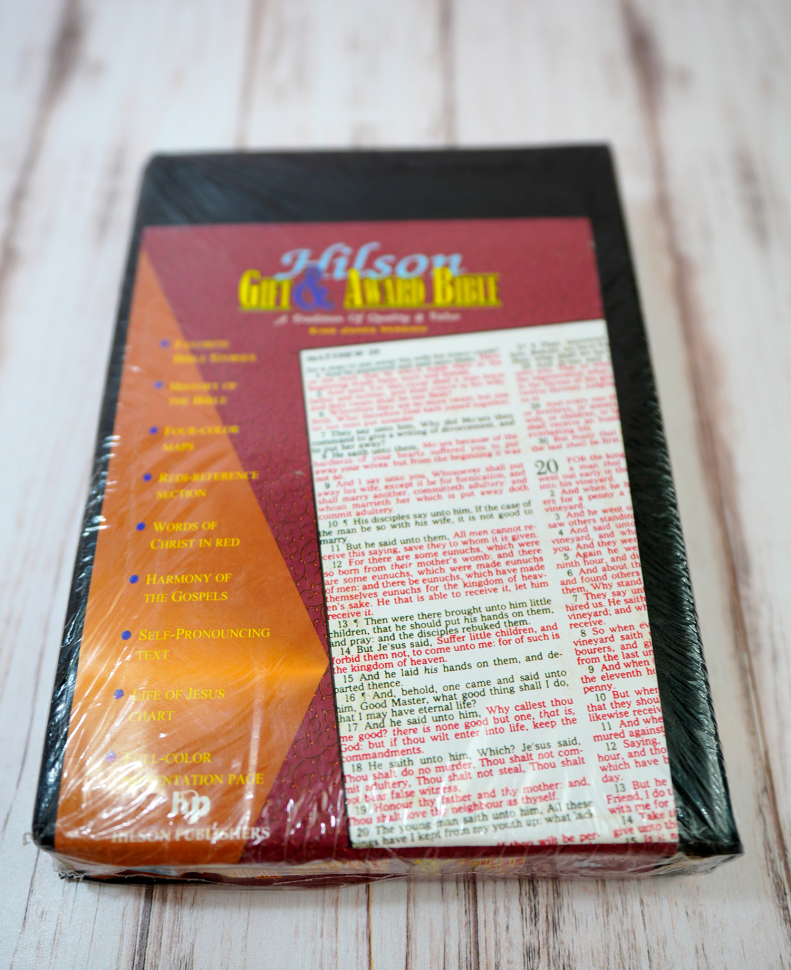 HOLY BIBLE. King James Version. Gift & Award Bible. Черный цвет. Библия Короля Иакова на английском языке. Словарь, карты, закладка, подарочная вкладка, слова Иисуса выделены красным /200х140/