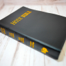 HOLY BIBLE. King James Version. Gift & Award Bible. Бордовый цвет. Библия Короля Иакова на английском языке. Словарь, карты, закладка, подарочная вкладка, слова Иисуса выделены красным /200х140/