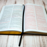 HOLY BIBLE. King James Version. Gift & Award Bible. Бордовый цвет. Библия Короля Иакова на английском языке. Словарь, карты, закладка, подарочная вкладка, слова Иисуса выделены красным /200х140/