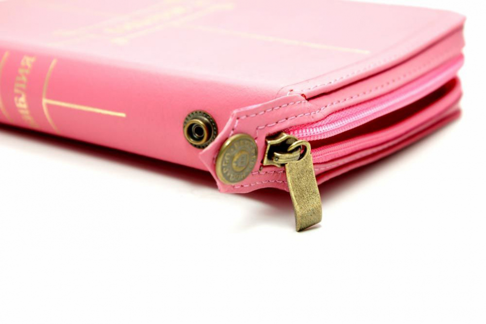 БИБЛИЯ 047 ZTI FIB Розовая, парал. места, золотой обрез, индексы, словарь /120x165/