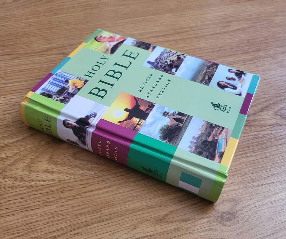 Уценка! HOLY BIBLE. REVISED STANDARD VERSION BIBLES /155x110/