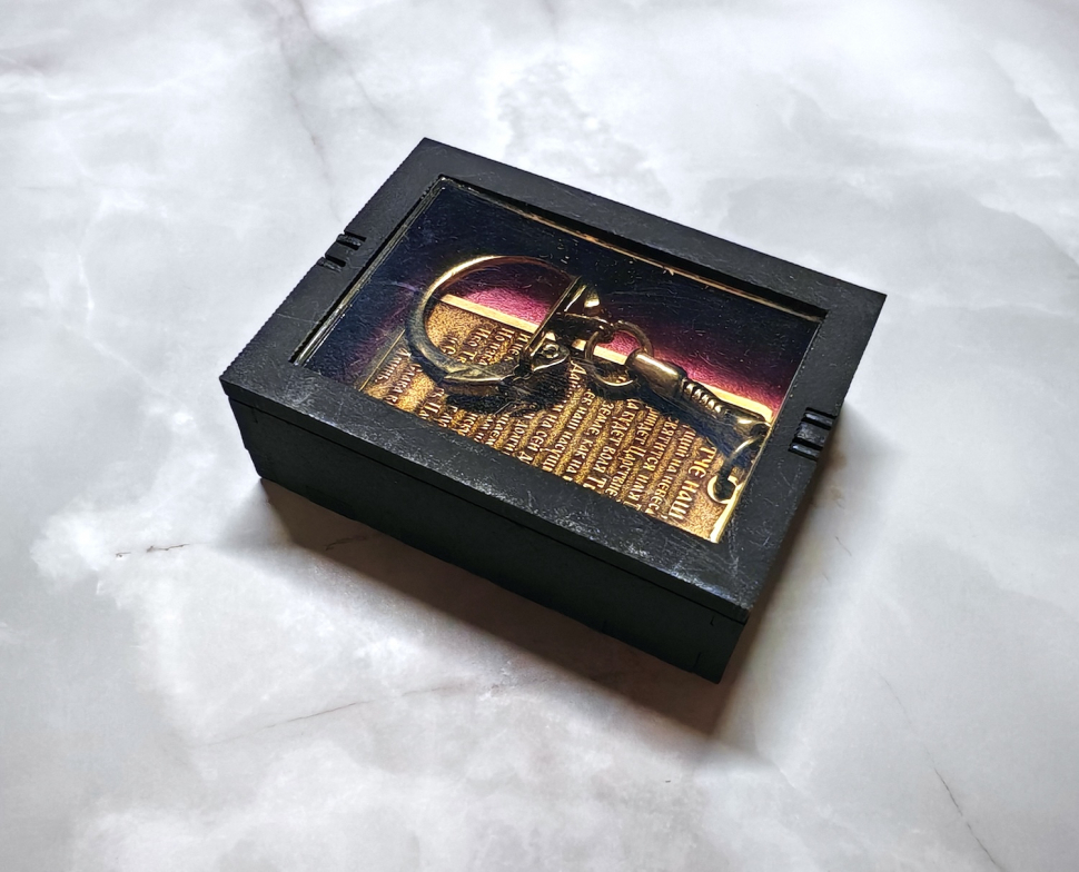 Брелок латунный в коробке: "Отче наш" /Иисус/